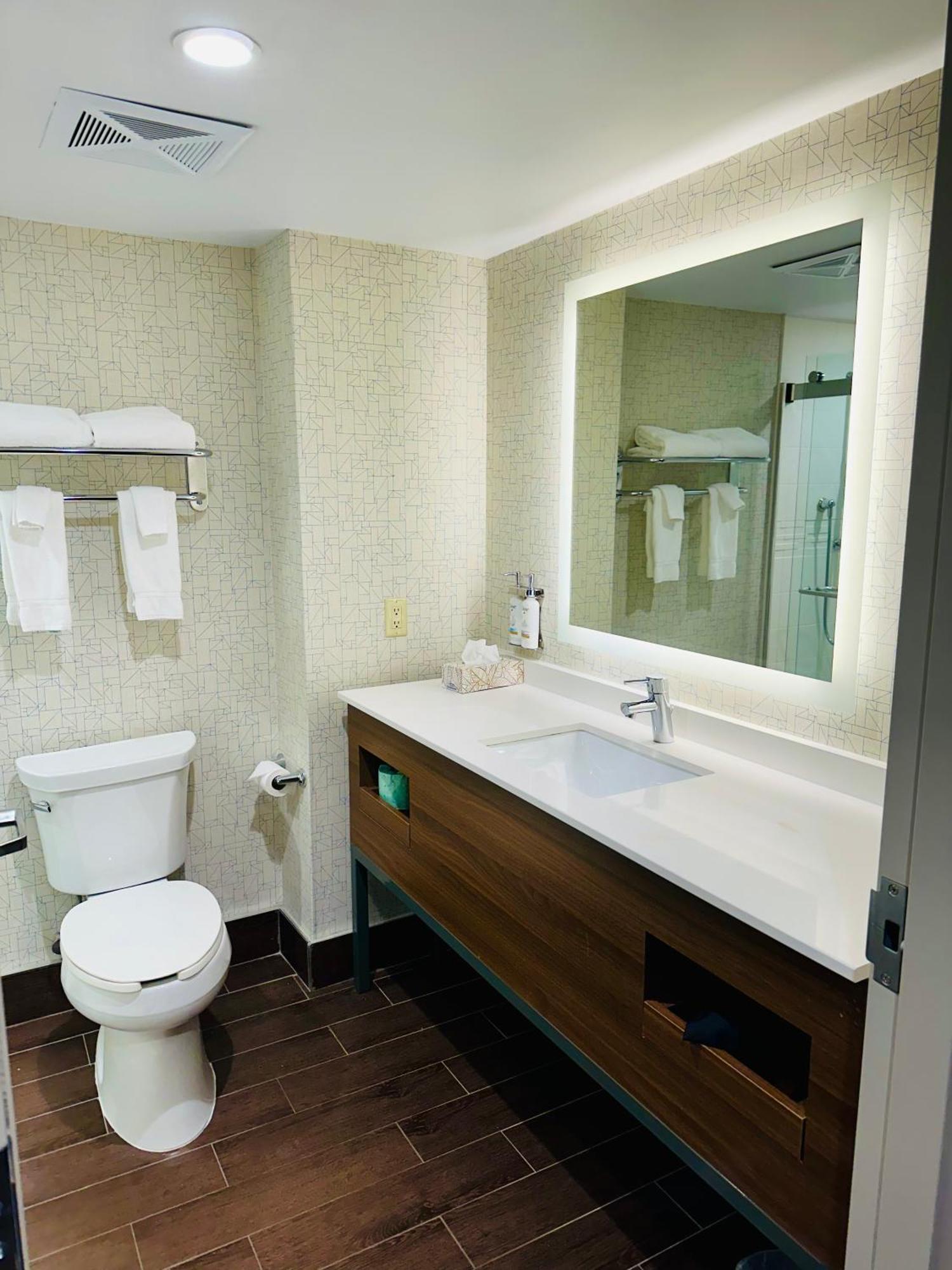 Express & By Ihg 2* Milton