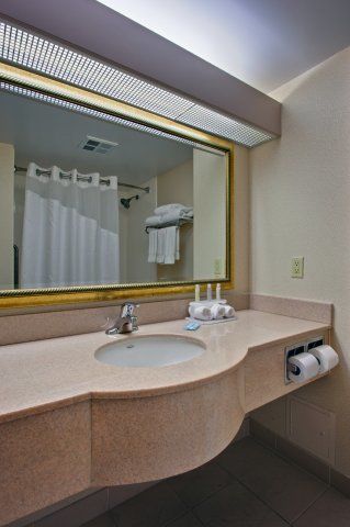Express & By Ihg 2* Milton