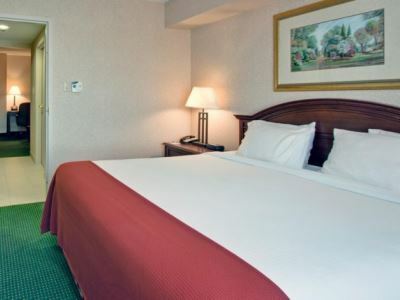 Express & By Ihg 2*